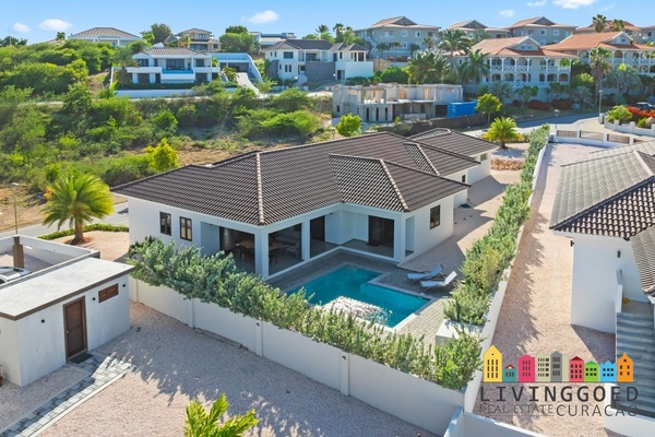 Nieuwe Luxevilla met Privézwembad te Huur in Blue Bay